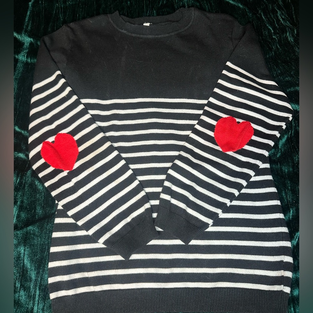 Cute women’s elbow patch sweater